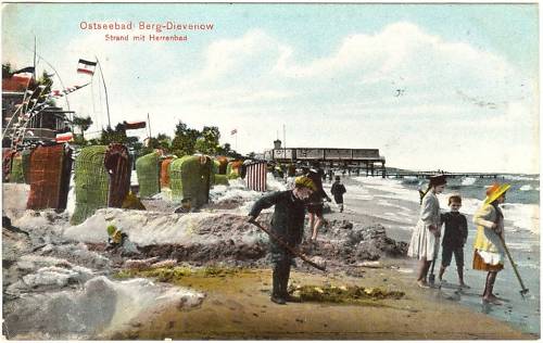 Strand-mit-Herrenbad-Berg-Dievenow-1913.jpg