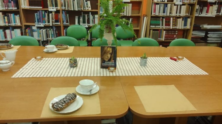 W piękne – styczniowe popołudnie 17 .01.22 r. w bibliotece spotkały się nasze Panie   z DKK „Horus” w Dziwnowie .