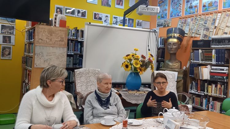 6 lutego w Miejskiej Bibliotece Publicznej w Dziwnowie odbyło się spotkanie Dyskusyjnego Klubu Książki.