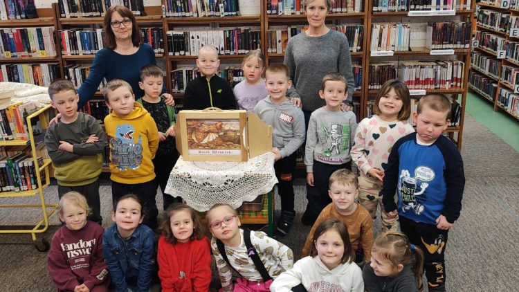 Wizyta przedszkolaków w bibliotece-        „ Gumisie”- „ Spotkanie ze Smokiem Wawelskim” 12.02.2024.