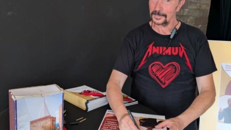 15 października 2025 we środę o godz. 18.00 w naszej Bibliotece w Dziwnowie odbędzie się recital poetycko-aktorski  ,,Animus-Serce moje” w wykonaniu aktora i poety Piotra Pilarskiego.