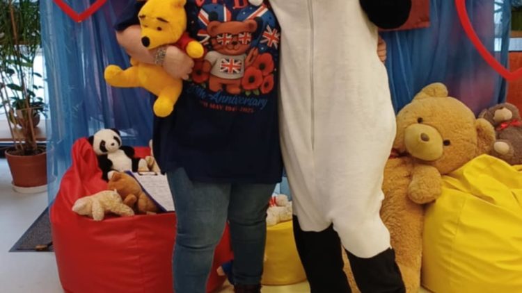 Tygrysy w Miejskiej Bibliotece Publicznej w Dziwnowie 25.11.2025 – przytulały MISIE 