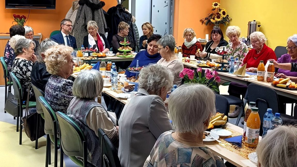 Dzień Babci i Dziadka w Sołectwie Dziwnów Górny – w MBP w Dziwniowie.