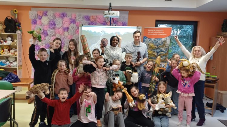 Warsztaty edukacyjno-artystyczne Zwierzęta Świata w Miejskiej Bibliotece Publicznej 9 lutego 2026, FERIE 2026 wMBP w Dziwnowie.