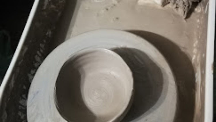 Warsztaty ceramiczne w Miejskiej Bibliotece Publicznej 12.02.2026 12 lutego w Miejskiej Bibliotece Publicznej odbyły się warsztaty ceramiczne zorganizowane w ramach programu ferii zimowych.