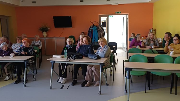 W środę 22.04.2026 – popołudniu tj. gościliśmy w bibliotece Członków Klubu Seniora w Dziwnowie.